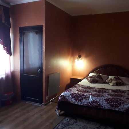 Hotel Gostynnyi Dvir Sharhorod 외부 사진