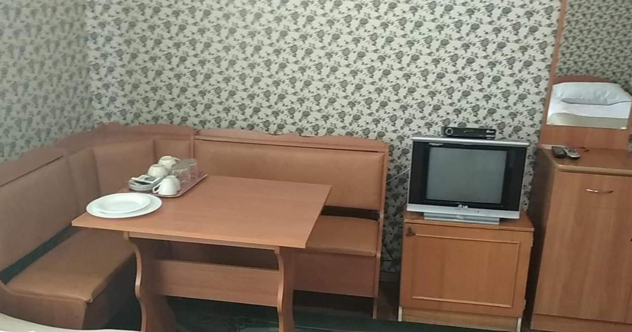 Hotel Gostynnyi Dvir Sharhorod 외부 사진