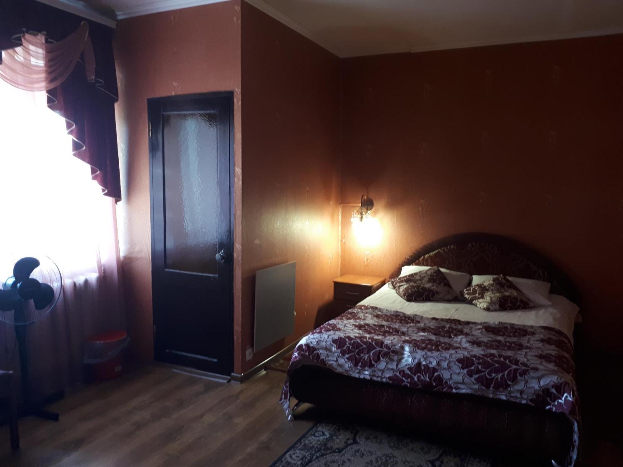 Hotel Gostynnyi Dvir Sharhorod 외부 사진