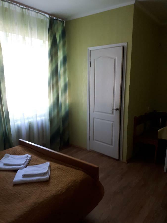 Hotel Gostynnyi Dvir Sharhorod 외부 사진