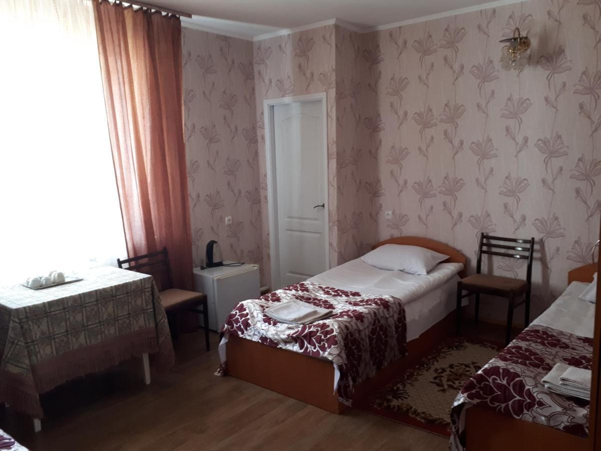 Hotel Gostynnyi Dvir Sharhorod 외부 사진