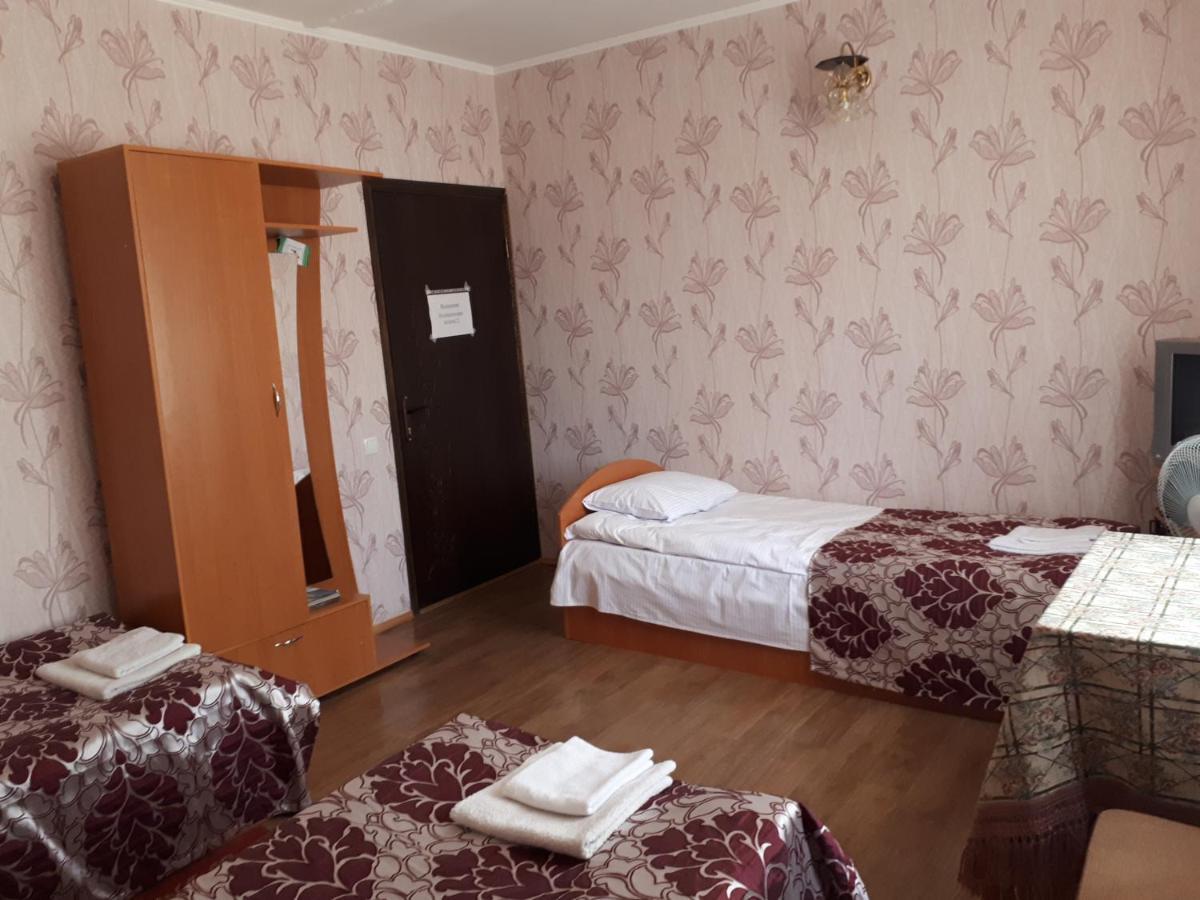 Hotel Gostynnyi Dvir Sharhorod 외부 사진