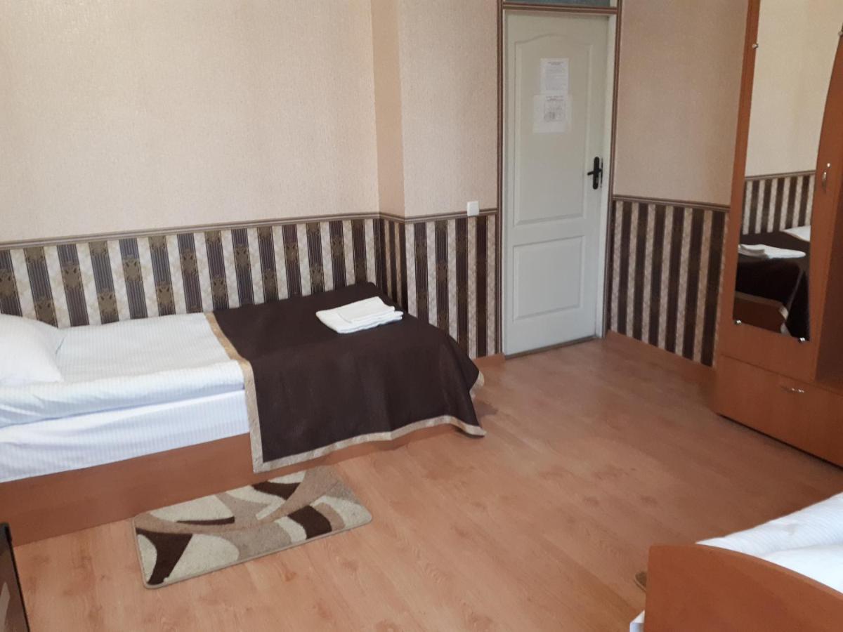 Hotel Gostynnyi Dvir Sharhorod 외부 사진