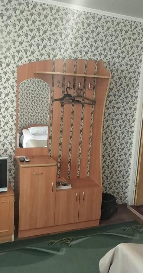 Hotel Gostynnyi Dvir Sharhorod 외부 사진